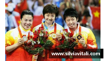 关于北京2008年奥运会有什么感人的故事？(第一届第一位奥运冠军是谁？)